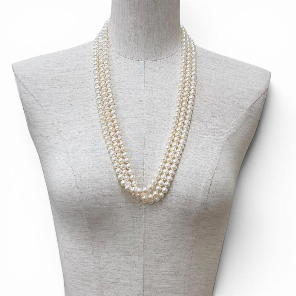 TIFFANY Authentic White Pearl Necklace - Picture 3 of 8